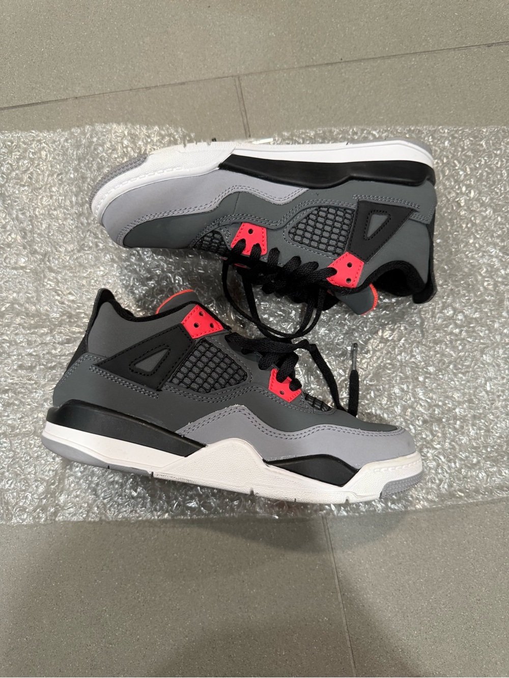 Air Jordan 4 Retro “Infrared” (GS) Size: 2.5